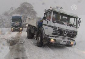 Снегопад в Германии остановил движение транспорта