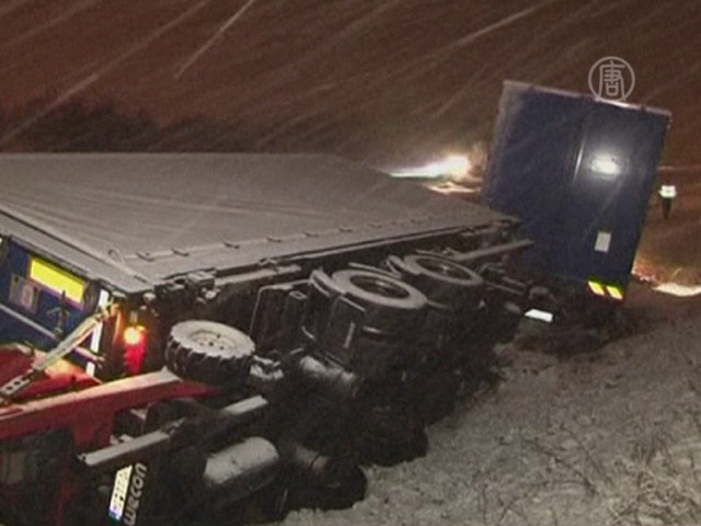 Снегопады вызвали транспортный хаос в Германии