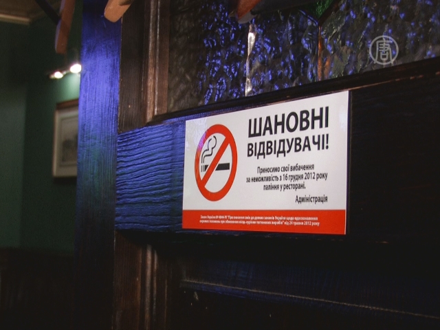 В украинских ресторанах полностью запретили курить