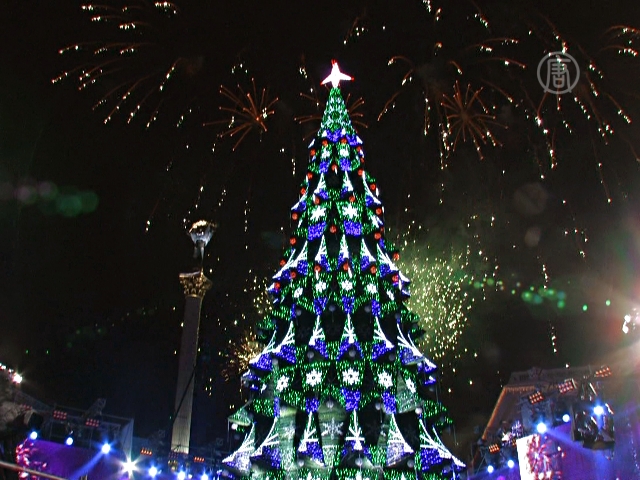 В Украине зажгли главную новогоднюю елку