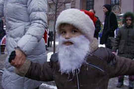 В Киеве прошел парад Дедов Морозов