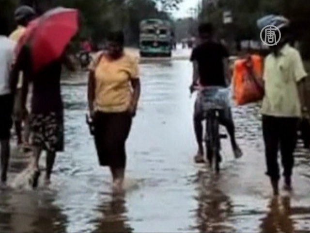 Число жертв наводнения в Шри-Ланке растет