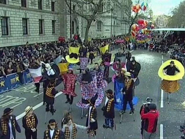 Новогодний парад украсил улицы Лондона