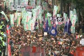 Главу Гонконга демонстранты поддержали за деньги