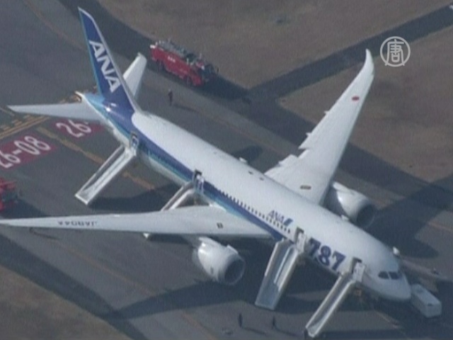 Boeing 787 Dreamliner совершил экстренную посадку