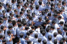 Китайским полицейским дают «право» на произвол