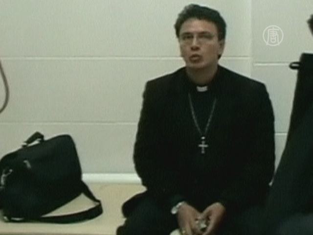 Священник вез в Россию кокаин в собственном животе