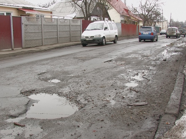 Четверть украинских дорог разрушена