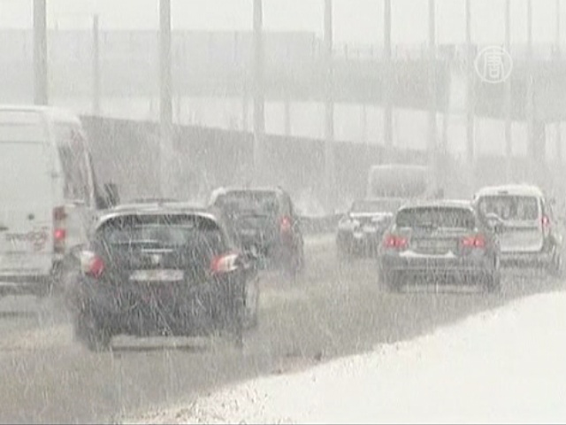 Бельгию и Францию накрыл небывалый снегопад