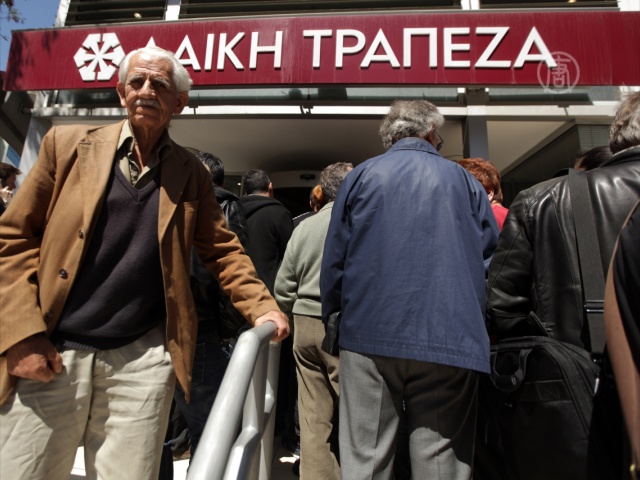 Кипр: банки открылись, но дают мало денег