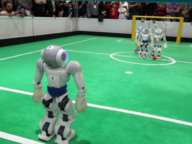 В Тегеране соревнуются роботы-футболисты