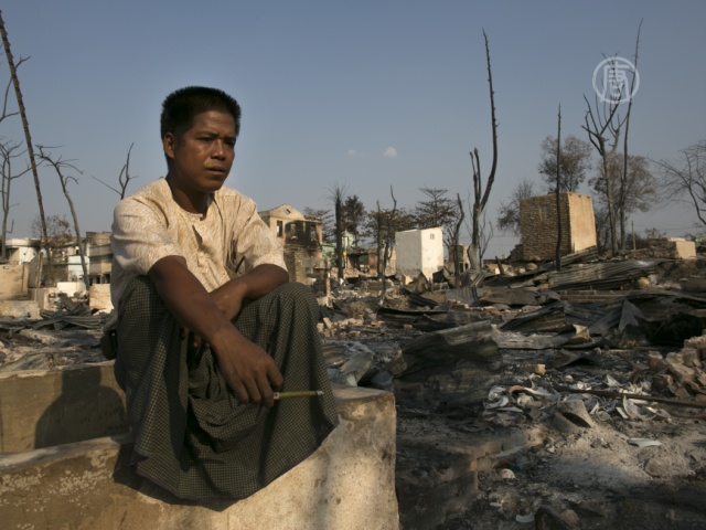 Пожар в Мьянме уничтожил сотни домов