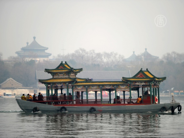 Туристы в КНР едут меньше, но тратят - больше