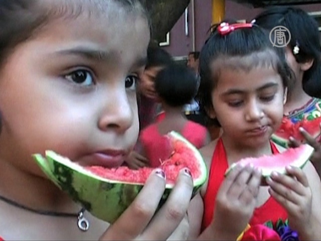 Дети нарядились арбузами ради здоровья