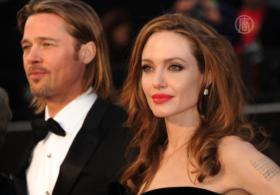 Джоли удалила молочные железы, опасаясь рака