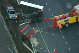 Водитель грузовика выжил, упав с 20 метров