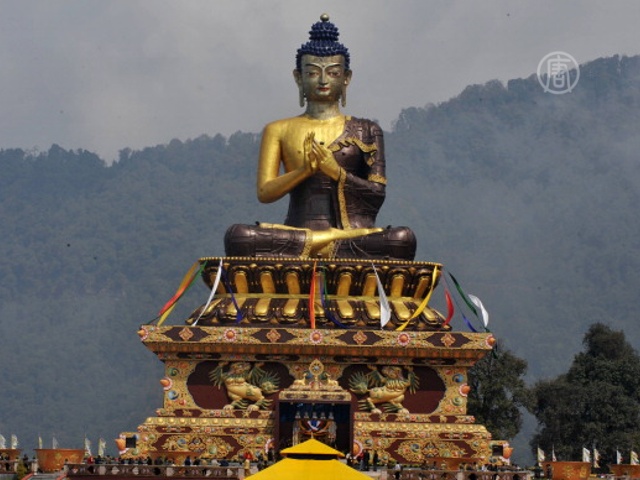 Буддисты мира отметили день рождения Будды