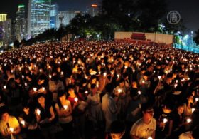 Десятки тысяч человек почтили память студентов
