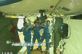 Китайские астронавты перешли в орбитальный модуль