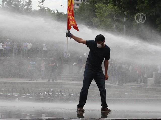 Протесты в Анкаре и Стамбуле продолжились