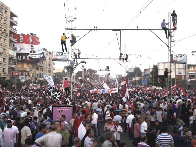 Египтяне не уходят от президентского дворца