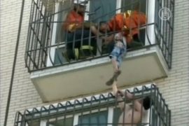 Мальчик застрял в решётке балкона на 6-м этаже
