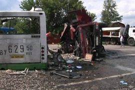В рейсовый автобус врезался «КамАз», 18 погибших