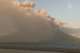 Вулкан в Японии выбросил пепел на высоту 5 км