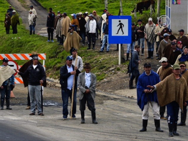Колумбийские фермеры блокируют дороги