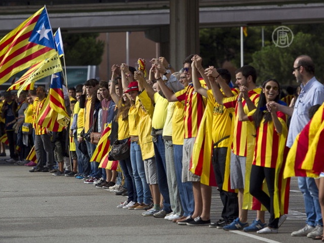 Каталонцы потребовали независимости живой цепью