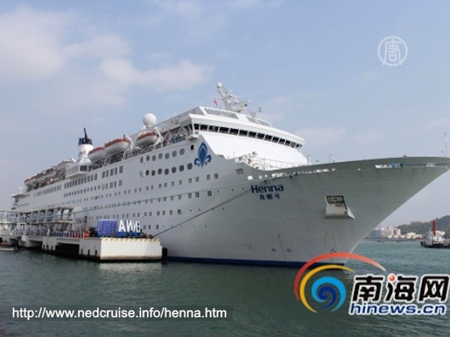 Задержанных на лайнере туристов перевозят в КНР