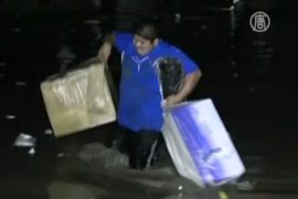 В затопленном Акапулько орудуют мародёры