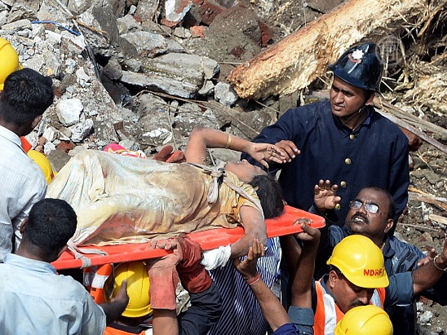 Число жертв обрушения 5-этажки в Индии достигло 60