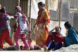 Швеи Бангладеш борются за зарплаты