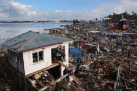 Число жертв на Филиппинах приближается к 4000