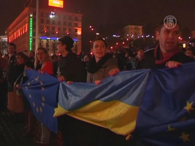 Сотни украинцев снова вышли на Майдан