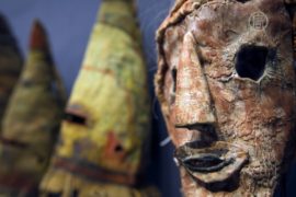 В Париже снова продали священные маски индейцев