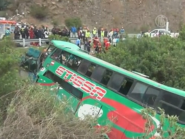 Перу: автобус упал в кювет, есть погибшие