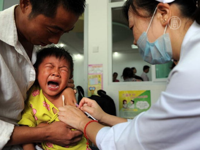 Китайцы ждут больше фактов о смертоносной вакцине