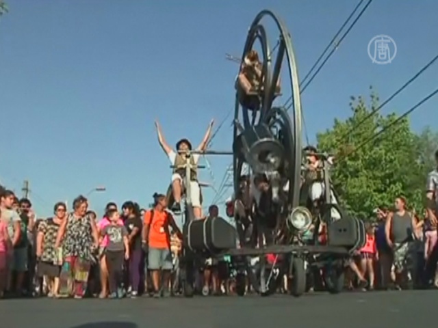 Чилийцев удивили мега-колесом и порадовали музыкой
