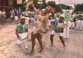 Бразилия готовится к знаменитому карнавалу в Рио