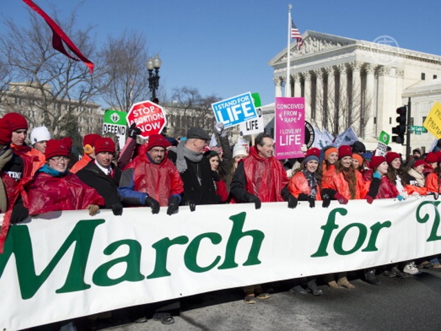 На многотысячный марш против абортов вышли в США