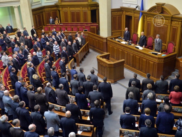 Рада отменила «законы 16 января», премьер уходит в отставку