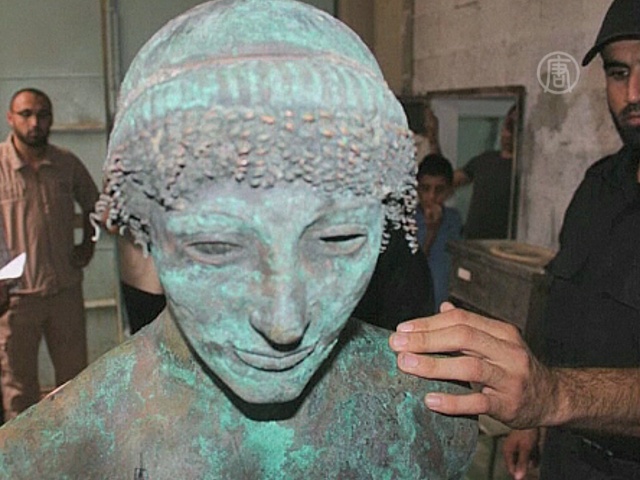 Находка 2000-летней статуи в Газе покрыта тайной