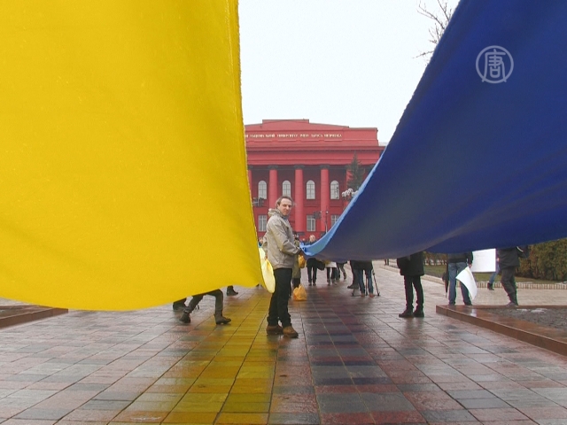 Студенты призывают киевлян надеть ленточки