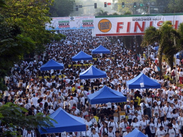 В Маниле вышли на благотворительную прогулку
