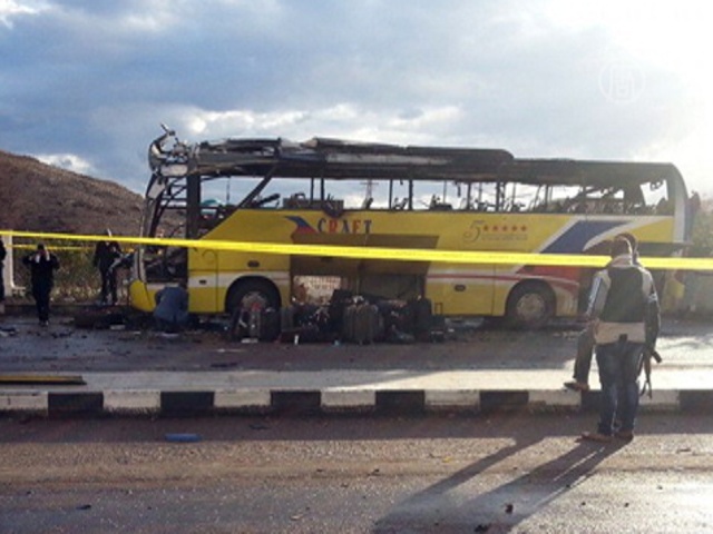 В Египте взорвали автобус с южнокорейцами В Египте взорвали автобус с южнокорейцами