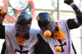 «Апельсиновая битва» охватила город в Италии