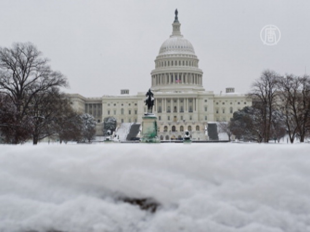Вашингтон снова завалило снегом