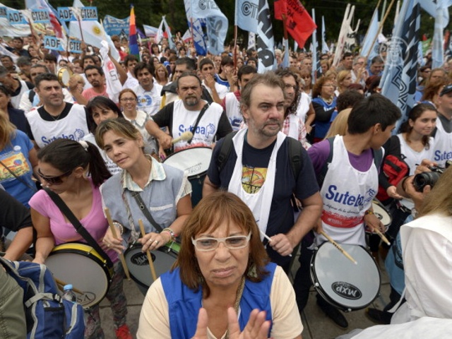 Аргентинские учителя вышли на забастовку